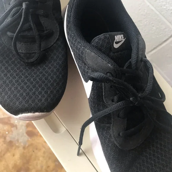 Black w: White swoosh Nike - Picture 3 of 13